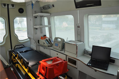 湘乡市救护车内部
